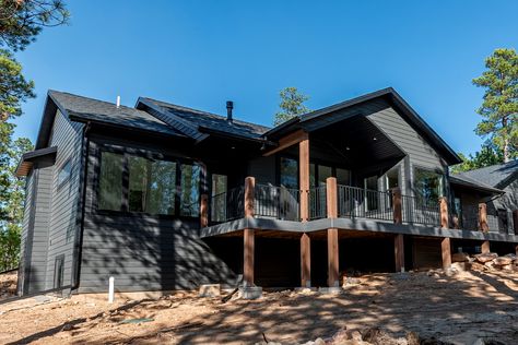 Graphite Siding Exterior, Diamond Kote Graphite Siding, Black Vinyl Siding, House Aestethic, Siding Board And Batten, Dark Grey Siding, Diamond Kote Siding, Dark Siding, Fairplay Colorado