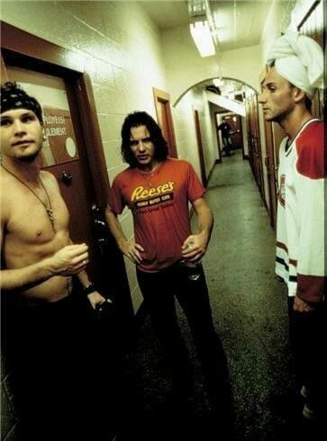 Love the Reeses pb cups shirt on Eddie, the towel on Stone's head and shirtless Jeff.... | Doesn't Get Eddie Vedder Than This | Pinterest | Best Pearl jam ... Mike Mccready, Stone Gossard, Mookie Blaylock, Jeff Ament, Matt Cameron, Pearl Jam Eddie Vedder, Layne Staley, Grunge Guys, Grunge Band