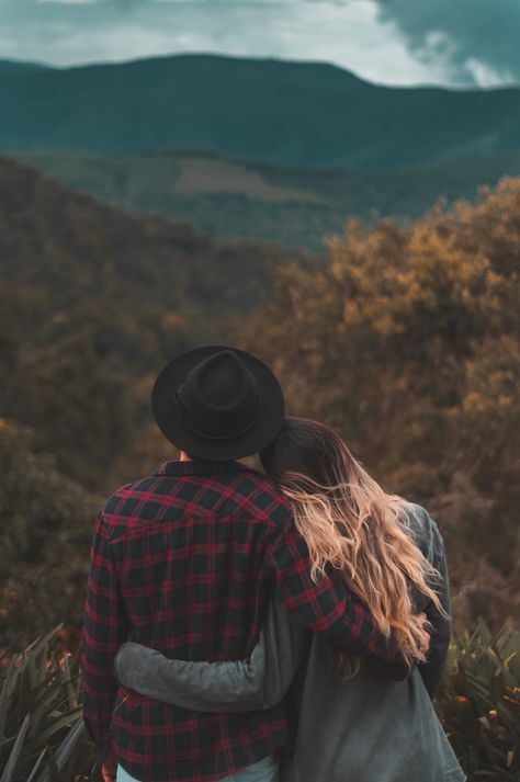 Romantic Ideas for a Long-distance Relationship Couple Tumblr, Relationship Insecurity, Happy Promise Day, Whatsapp Videos, Romantic Couples Photography, Falling In Love Again, Couples Images, Trik Fotografi, Couple Photography Poses