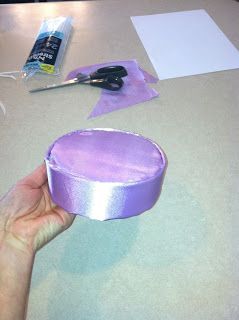 Fancy Meeting Ewe: How to make a dress up "Pill Box" hat, tutorial! Diy Pill Box Hat, How To Make A Pillbox Hat, How To Make A Pill Box Hat, Pill Box Hat Diy, How To Make Hats, Millinery Diy, Pill Box Hat, Fascinator Hats Diy, Making Hats