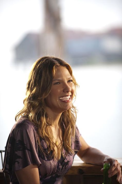 Kiele Sanchez as Callie Cargill in A's original series, "The Glades." Kiele reminded me of a personal friend from Colorado, who is also a Pinterest friend; I wonder if she knows who I mean (my friend, not Kiele!)? Kiele Sanchez, Personal Friend, Heart Breaker, Beauty Queen, Beauty Queens, Serie Tv, Celebrities Female, Detective, Actors & Actresses