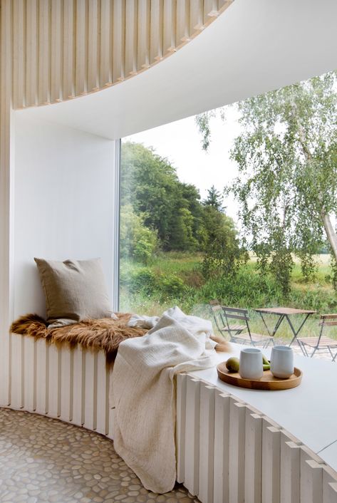 A cosy corner in a Danish holiday home designed by Copenhagen-based architect Jan Henrik Jansen. Photo by Lene K Fotografi via Dezeen. Concrete Bench Seat, Coin Banquette, Social Kitchen, Victorian Terraced House, Cambridge House, Plywood Interior, Timber Roof, Kitchen Interiors, Caspar David Friedrich