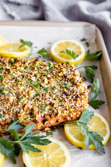 Pistachio Salmon, Pistachio Crusted Salmon, Easy Salmon Recipes, Healthy Salmon, Crusted Salmon, Easy Salmon, Easy Baked Salmon, Salmon Recipe, Roast Recipes