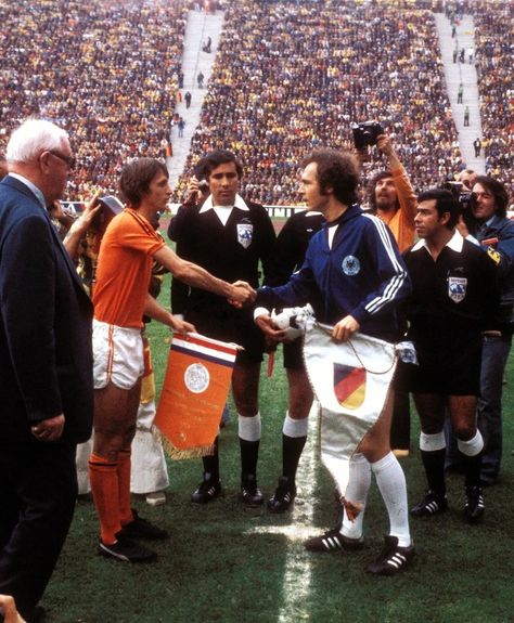 1974 World Cup, Franz Beckenbauer, International Games, Johan Cruyff, Retro 2, Football Legends, World Cup Final, International Football, Cup Final