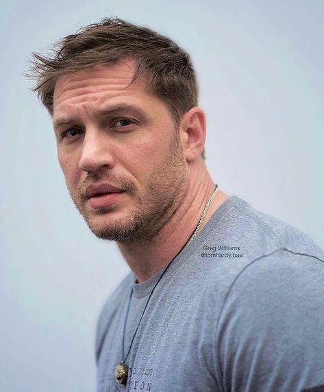 Tom Hardy Hair, Tom Cruz, Tom Hardy Haircut, Very Short Hair Men, Tom Hardy Actor, Tom Hardy Photos, Eddie Brock, Luxury Lifestyle Aesthetic, Thomas Hardy