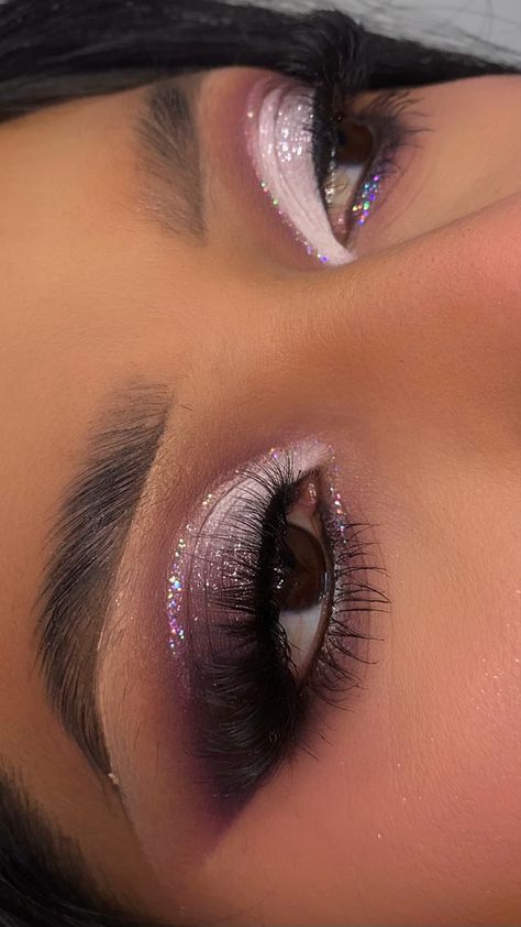 Glam Makeup For Purple Dress, Purple Quince Eye Makeup, Light Purple Wedding Makeup, Lavander Makeup For Quince, Fancy Eyeshadow Looks, Lavender Quinceanera Makeup, Purple Makeup Quinceanera, Rapunzel Quince Makeup, Purple Xv Makeup