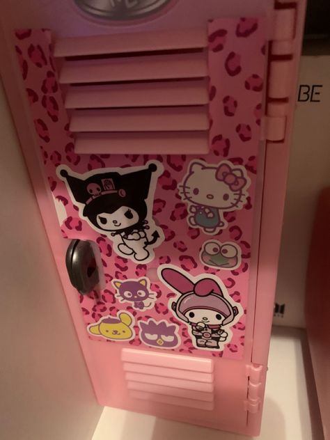 Grade Goals, Locker Decorations Diy, Mini Locker, Goals Board, Crafts For Kids Easy, Sanrio Stuff, Goal Board, Locker Decorations, Kawaii Room Decor