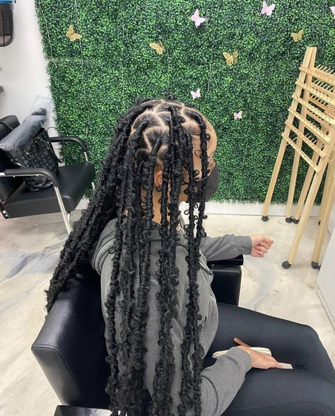 Triangle Part Butterfly Locs, Extended Butterfly Locs, Small Butterfly Locs, Pretty Braids, Big Box Braids Hairstyles, Cute Curly Hairstyles, Cute Braided Hairstyles, Faux Locs Hairstyles, Cute Box Braids Hairstyles