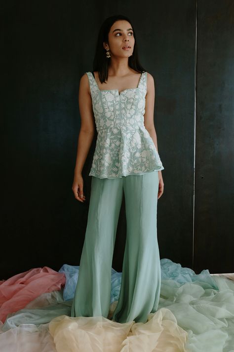 Flared Pants Outfit Indian, Indian Flared Pants, Indian Palazzo Pants Outfit, Peplum Dress Indian, Palazzo Pants Outfit Indian, Trendy Ethnic Outfits, Georgette Kurtis, Mint Green Fabric, Sharara Designs