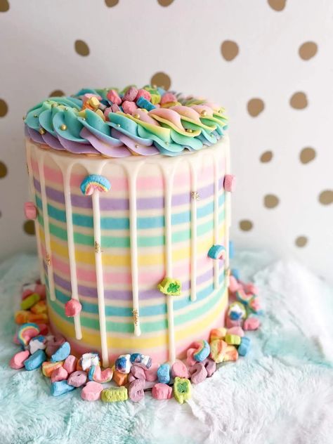 Finn has been obsessed with Lucky Charm’s lately, so I figured what could be more perfect than a Lucky Charms birthday cake! His pastel birthday cake with Lucky Charms and little hints of gold came out perfect! || Live Sweet Lucky Charm Birthday Theme, Lucky One Birthday Cake Girl, Lucky Charm Birthday Cake, Lucky Charms Theme Party, Lucky Charms First Birthday, Lucky Number 7 Birthday Party, Lucky One First Birthday Girl Cake, Lucky Seven Birthday Party, Lucky Charm First Birthday