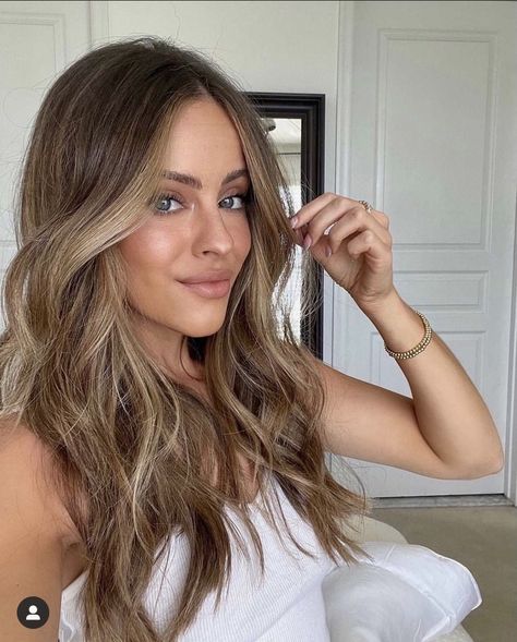 Bronde Balayage Light Skin, Light Brown Hair Boliage, Light Brown Hair With Light Front Pieces, Brown Hair With Blind Highlights, Natural Balayage On Light Brown Hair, Sunny Hair Color, Mousy Brunette Hair, Light Brown Bolyoge Hair, Brunette Hair Coloring