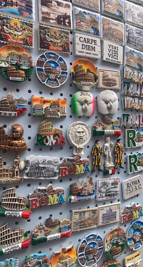 Rome Souvenirs, Italy Dump, Italy Souvenirs, Italian Souvenirs, Souvenir Display, Italy Vibes, Dream Country, Portugal Vacation, Italian Life