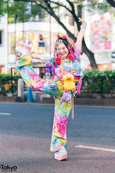 Decora Hair, Decora Aesthetic, Duck Plushie, Mode Harajuku, Acdc Rag, Harajuku Street Style, Rainbow Yarn, Hair Falls, Harajuku Aesthetic