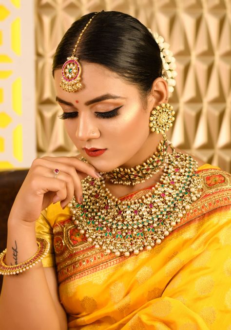 The drape of yellow banarasi saree… The gorgeous look … the gaze of gold … embellished with Kundan Jewellery is just perfect @ Vanshika Beauty Parlour. . . . #jewellery #bridemakeup #indianbride #beauty #beautifulmakeup #makeup #makeupartist #bridalmakeup #bride #makeupoftheday #makeuplooks #bestmakeup #hdmakeup #makeupgoals #shaadidukaan Makeup On Yellow Saree, Yellow Saree Makeup Look, New Bride Look Indian, Makeup With Yellow Dress, Haldi Makeup, Bengali Makeup, Yellow Banarasi Saree, Makup Looks, Indian Closet