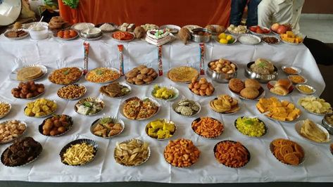 The Mahaprasadam of Jagannath temple is something you must try in your next visit to Puri. Jagannath Temple Puri, Seasoned Crackers, Janmashtami Celebration, Jagannath Temple, Sabudana Khichdi, Eggplant Curry, Cracked Wheat, Milk Dessert, Hydrating Drinks