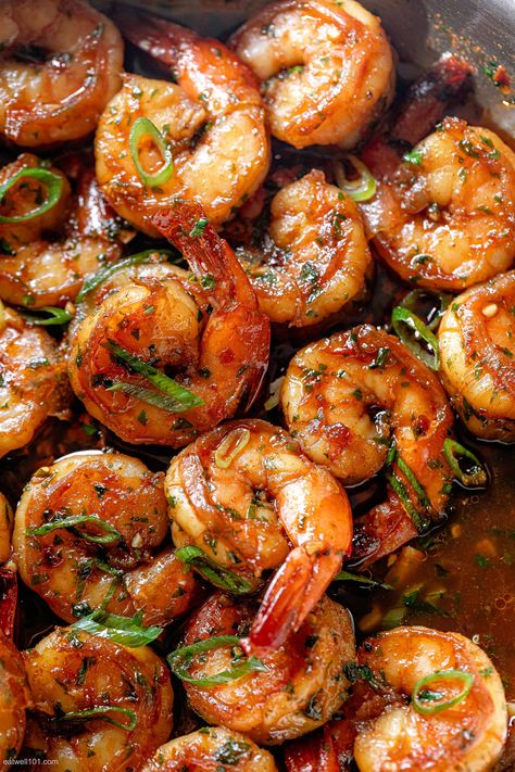 20-Minute Honey Garlic Shrimp Recipe - #shrimp #recipe #eatwell101 - This honey garlic shrimp recipe is a quick and easy weeknight dinner and a guaranteed hit! - #recipe by #eatwell101® Easy Fresh Shrimp Recipes, Honey Garlic Shrimp Pasta, Ground Turkey And Shrimp Recipes, Recipes Using Cooked Shrimp, Rice And Shrimp Recipes, Party Shrimp, Honey Garlic Shrimp, Prawns Recipe, Best Shrimp Recipes