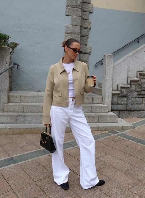 Kita Liss. White jeans fall outfit inspo. Spring outfit ideas. Cropped bomber jacket. Ballet flats. Street style bomber jacket White Jeans Fall Outfit, Ballet Flats Street Style, White Jeans Outfit Fall, White Jeans Fall, Jeans Fall Outfit, Outfit Inspo Spring, Spring Flats, Spring Outfit Ideas, Outfit Inspo Fall