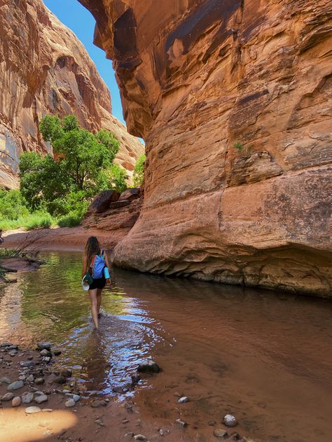 #hiking #outdoors #nature #mountains #adventure #camping #landscape #photography #travel #explore #boho #photo #photoidea #utah #moab #aesthetic Moab Utah Aesthetic, Utah Mountains Aesthetic, Moab Aesthetic, Sedona Aesthetic, Places To Travel In The Us, Moab Camping, Road Trip Utah, Utah Aesthetic, Utah Pictures