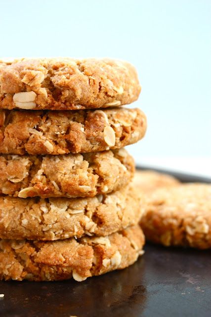 Tasty ANZAC biscuits...so addicting! ANZAC stands for Australia-New Zealand Army Corp Cookies traditionally made for soldiers. Anzac Cookies, Tahini Cookies, Aussie Food, Anzac Biscuits, Desiccated Coconut, Australian Food, Coconut Cookies, Anzac Day, Biscuit Cookies