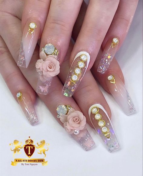 Gradation Nails, 3d Nail Designs, Nail Goals, Nails Yellow, Nice Nails, Clear Nail Polish, Clear Nails, 3d Nail, Heart Nails