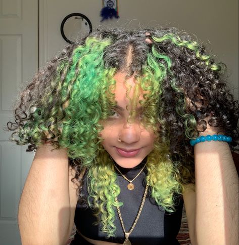 Dark Green Hair Curly, Green And Black Curly Hair, Green Curly Hair Natural Curls, Curly Split Dyed Hair, Curly Hair Under Dye, Green Hair Curly, Peekaboo Curly Hair, Alternative Curly Hair, Dyed Underlayer Curly Hair