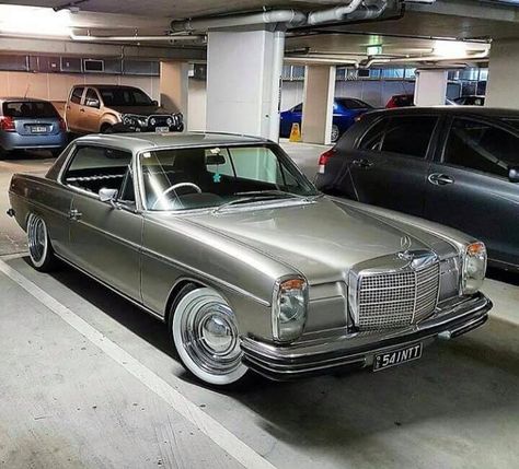 Old Cars Mercedes, 70s Mercedes Benz, 80s Mercedes Benz, Old Mercedes Benz Vintage, Mercedes Benz 1970 Cars, Mercedes W114, Mercedes Auto, Mercedes 280, Old Mercedes