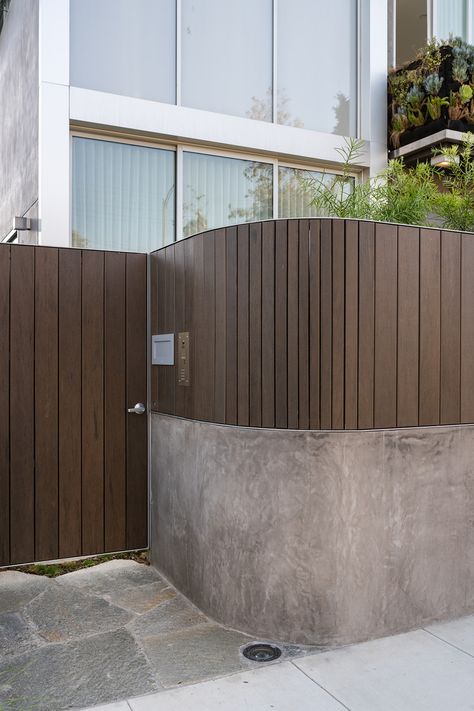 Venice Private Residence. A contemporary Venice home sought privacy from the street. A cast-in-place concrete wall with wood  ties in with the visual vocabulary of the house, complete with a gentle curve leading to a new pedestrian gate. Mid Century Gate, Gate Driveway, Modern Gates, Automatic Gates Driveways, Arch Gate, Pedestrian Gate, Gate Garden, Entry Gate, Outdoor Gate