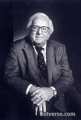 Ray Bradbury #6 of the top 10 most influential scifi writers. Yousuf Karsh, American Shorts, Best Authors, Fiction Stories, Story Writer, Ray Bradbury, Charming Man, Fiction Writer, Famous Photographers