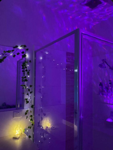 Apartment Bathroom Decor Ideas Led Lights, Aesthetic Bathroom Ideas Led Lights, Cool Bathrooms With Led Lights, Bathroom Ideas Grunge, Vibe Bathroom Ideas, Small Bathroom Ideas Led Lights, Bathroom Makeover Aesthetic, Bathroom Vibes Led Lights, Purple Led Bathroom