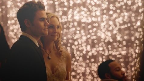 Steroline Wedding, Caroline And Stefan, Stefan Caroline, Hollywood Series, Stefan And Caroline, Tvd Universe, Vampire Diaries Stefan, Video Love, Love Disney