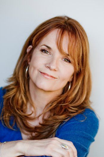 Lea Thompson Character Inspiration Female, Leah Thompson, Mother Character, Lea Thompson, Gemini Sun, Nicholas Cage, Female Actors, Popular Book Series, Michael Murray