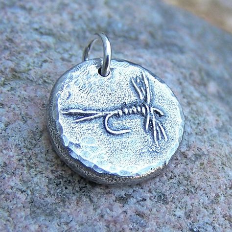 Fly Fishing Pendant Fly Tying Fisherman Rustic Style by KDemARTe Fishing Necklace, Fishing Jewelry, Pewter Jewelry, Fish Jewelry, Fish Necklace, Fisherman Gifts, Pewter Pendant, Jewelry Antique, Jewelry Hand