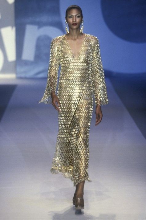 the original supermodels Paco Rabanne Runway, Couture Fashion Photography, Old Runway, High Fashion Runway, Original Supermodels, Fashion Reference, 1990s Fashion, Paco Rabanne, Fashion Runway