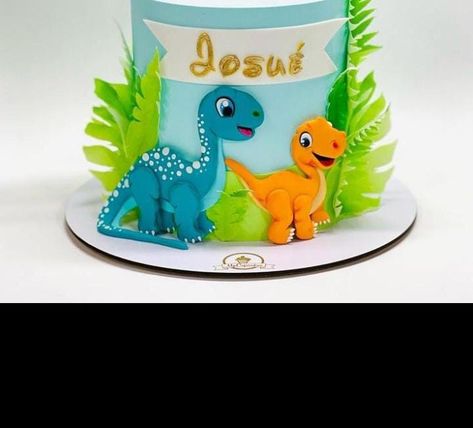 Dinosaur Theme Birthday Cake, Dino Cakes Boys, Dinosaur Cake Ideas Boys, Dino Cake Ideas, Dinosaur Cake For Boys, Simple 1st Birthday Party Boy, Dinosaur Birthday Cake Ideas, Dinosaur Cake Design, Dino Theme Cake