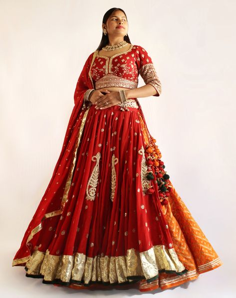 Layer Lehenga Designs, Double Layer Lehenga Designs, Double Layered Lehenga, Layer Lehenga, Layered Lehenga, Heavy Lehenga, Saree Lehenga, 2000s Fashion Outfits, Red Silk