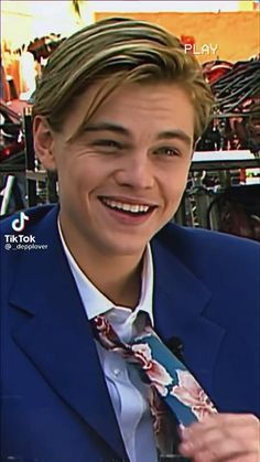 Actors Of The 90s, 90s Boys Aesthetic, Rowan Atkinson 90s, 90s Actresses Aesthetic, Actors In The 90s, 90s Hollywood Aesthetic, Hot 90s Actors, Leo Dicaprio 90s Aesthetic, 90s Profile Picture