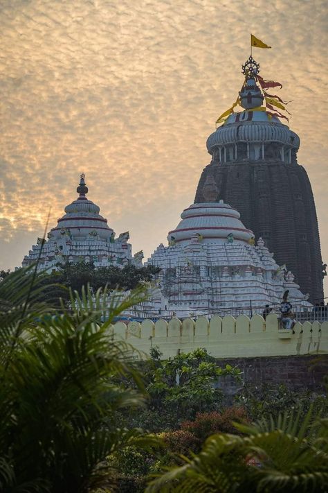 Dashama Photo Hd, Jagannatha Beautiful Images, Unreal Places, Jagannath Temple Puri, Round Mehndi, Round Mehndi Design, Jay Jagannath, Jai Jagannath, Jagannath Temple