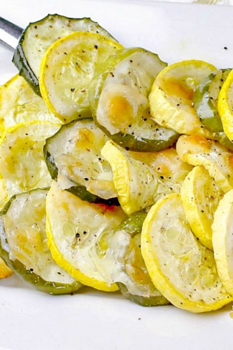 Parmesan Squash, Zucchini And Squash, Squash And Zucchini, Zucchini Boats, Parmesan Zucchini, Low Carb Sides, Low Carb Side Dishes, Summer Side Dishes, Veg Garden