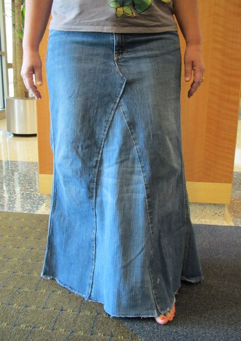 1970s Fashion Flashback! Make a skirt from pants Jeans To Skirt Diy, Diy Jean Skirt, Jeans Into Skirt, How To Make A Skirt, Diy Denim Skirt, Artisanats Denim, Jean Diy, Maxi Skirt Pattern, Skirt Diy