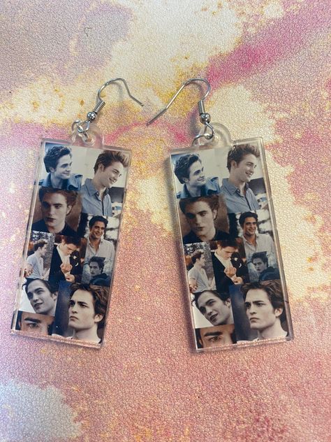 Edward Cullen Twilight Saga Earrings All his best features in one collage for a beautiful set of earrings.  Made out of acrylic  Silver Stainless Steel earring hook Silicone stoppers  There may slight defects to to the charms due to the settling but still makes them unique!  I also have different color earring hooks,  a darker silver hook, gold hook and a bronze hook. Swan Amigurumi, Twilight Earrings, Twilight Edward Cullen, Edward Cullen Twilight, Twilight Images, Twilight Renesmee, Twilight Moon, Twilight Saga Series, Fandom Jewelry