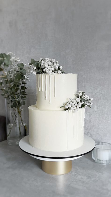 Dream Scenario, Wedding Backdrop Decorations, Simple Wedding Cake, Engagement Cakes, Backdrop Decorations, White Cake, Marzipan, Wedding Saving, Wedding Backdrop