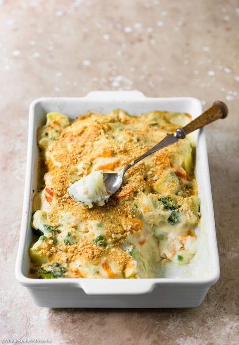 Creamy-vegetable-casserole-vegetarian-gluten-free-dinner-easy-winter-white-sauce-hearty Creamy Vegetable Casserole, Casserole Vegetarian, White Sauce Recipes, Veggie Casserole, Cookies Gluten Free, Vegetable Casserole, Baked Vegetables, Creamy Potato, Steamed Vegetables