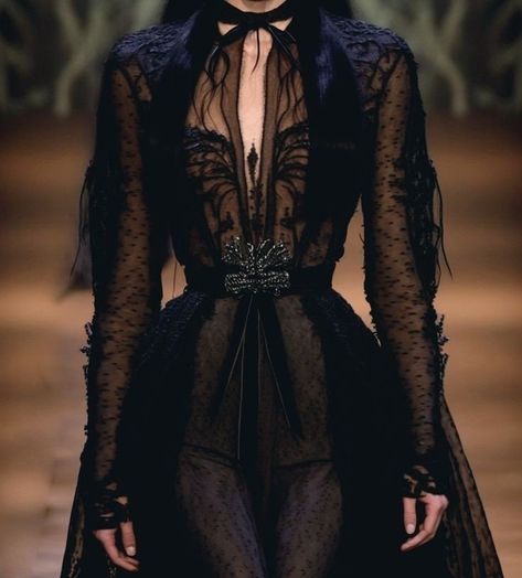 Dark Wedding Aesthetic Wedding Dress, Halloween Fashion Show, Morticia Addams Fashion, Vampire Inspired Dress, Gothic Fashion Show, Haute Goth Fashion, Goth Witch Fashion, Vintage Goth Fashion, Sophisticated Goth Fashion