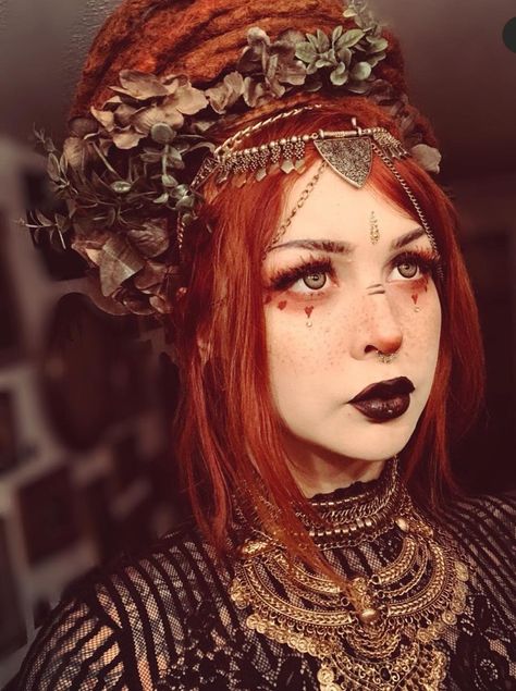 Red Dreads, Yellow Hair Color, Carnival Makeup, Face Paint Makeup, Alt Girls, Elf Costume, Gothic Makeup, Yellow Hair, Redhead Girl