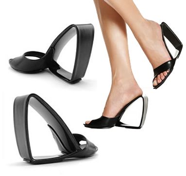 The Mobius: by United Nude: Cooperation of architect Rem Koolhas (nephew of the better known one), & shoemaker Galahad Clark. Zaha Hadid Portrait, Zaha Hadid Design, Futuristic Shoes, United Nude, Nylons Heels, Melissa Shoes, Hadid Style, Nude Shoes, Zaha Hadid