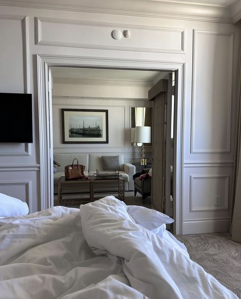 Jeffrey Edward Epstein, Luxury Apartment Layout, Hotel Rooms Aesthetic, London House Interior, Elegant Apartment, Townhouse Interior, French Apartment, 2nd Place, White Sheets