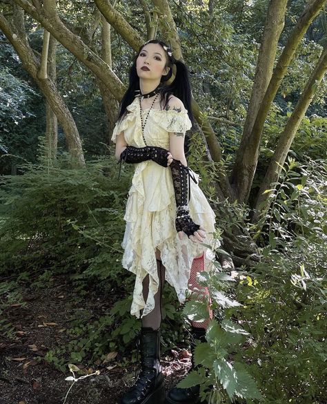 Forest Fairy Aesthetic Clothes, Fae Aesthetic Clothes, Goth Fairy Aesthetic, Fairy Aesthetic Clothes, Soft Goth Outfits, Forest Fairy Aesthetic, Fairy Aesthetic Outfit, Melanie Concert, Alt People