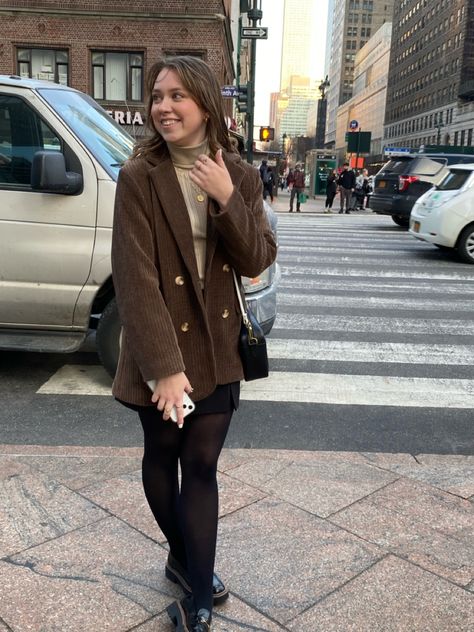 autumn winter city outfit idea fashion brown blazer tights turtle neck Turtle Neck And Blazer, Black Turtle Neck Outfit Women, Winter City Outfit, Brown Tights Outfit, Black Turtle Neck Outfit, Turtle Neck Outfit Women, Brown Blazer Outfit, Corporate Girl, Brown Tights