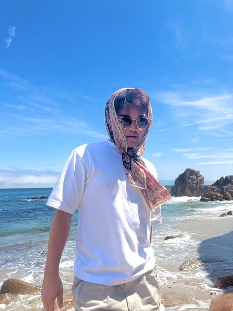 men fashion. summer outfit ideas. round sunglasses. headscarf. beach aesthetic. summer aesthetic. Uniqlo white shirt. instagram photo ideas. Beach Headscarf, Headscarf Outfit Men, Headscarf Men, Men Beach Outfit, Scarf Outfit Summer, Beach Outfit Men, Scarf Outfit, Men Beach, Summer Outfits Men