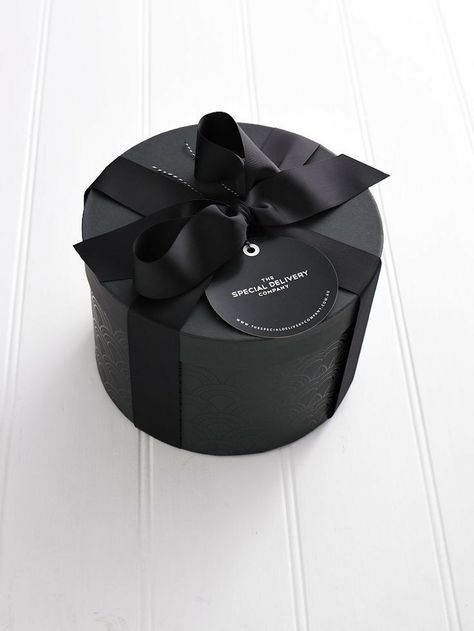 Gift Box For Men, Delivery Company, Holiday Gift Box, Candle Packaging, Box Packaging Design, Jewelry Organizer Box, Diy Gift Box, Hat Box, Black Gift Boxes